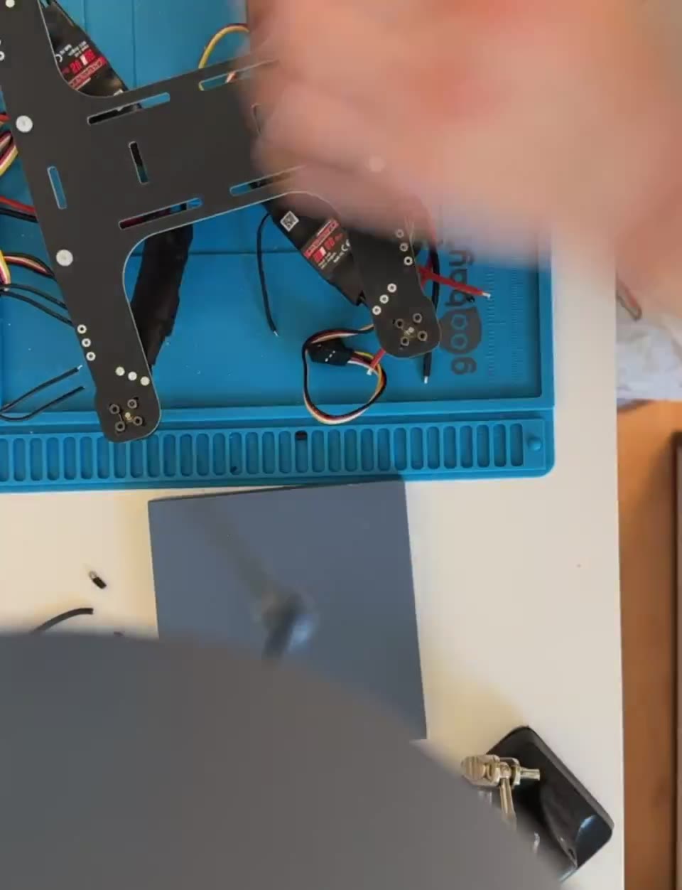 Vertikales Standbild aus dem Aufbauprozess